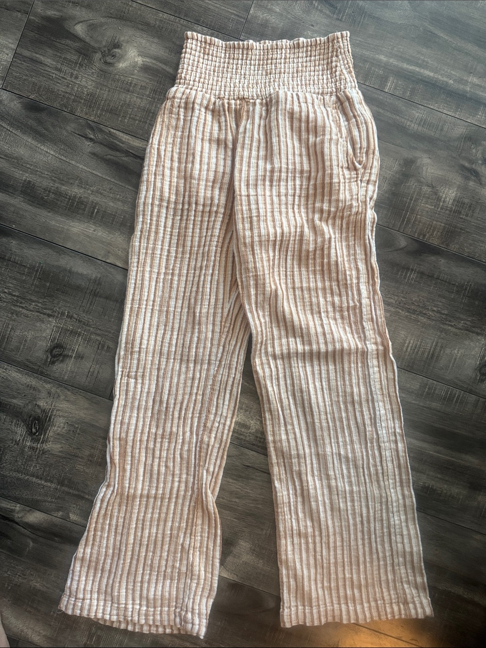 Billabong Smocked Waist Striped 100% cotton cropped Pants — Beige & White Sz S